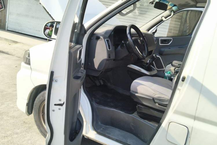 Used Jinbei Hiace King 2021 2.0L City Transport King Series Express Model Standard Top 6-Seater 1TZS Driver Seat