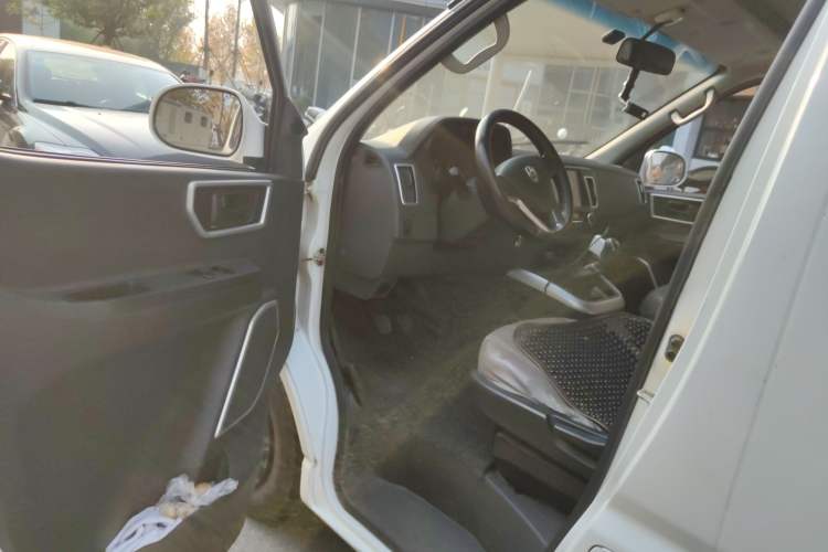 Used Jinbei Hiace King 2021 2.0L City Transport King Series Express Model Standard Top 6-Seater 1TZS Driver Seat