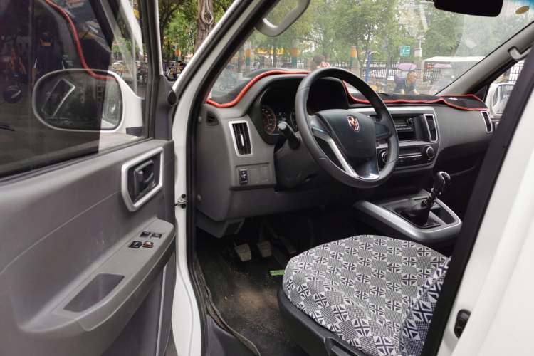 Used Jinbei Hiace King 2021 2.0L City Transport King Series Express Model Standard Top 6-Seater 1TZS Driver Seat