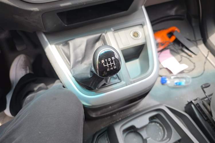 Used Jinbei Hiace King 2021 2.0L City Transport King Series Express Model Standard Top 6-Seater 1TZS Gear Lever