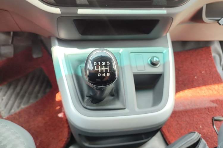 Used Jinbei Hiace King 2021 2.0L City Transport King Series Express Model Standard Top 6-Seater 1TZS Gear Lever