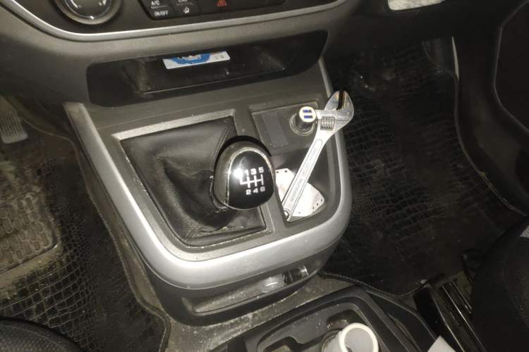 Used Jinbei Hiace King 2021 2.0L City Transport King Series Express Model Standard Top 6-Seater 1TZS Gear Lever