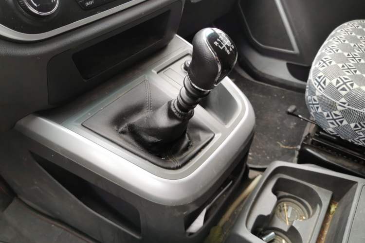 Used Jinbei Hiace King 2021 2.0L City Transport King Series Express Model Standard Top 6-Seater 1TZS Gear Lever