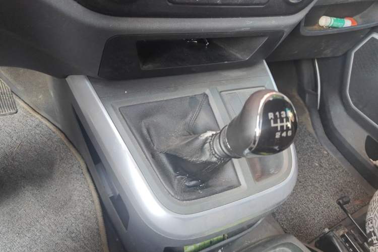 Used Jinbei Hiace King 2021 2.0L City Transport King Series Express Model Standard Top 6-Seater 1TZS Gear Lever