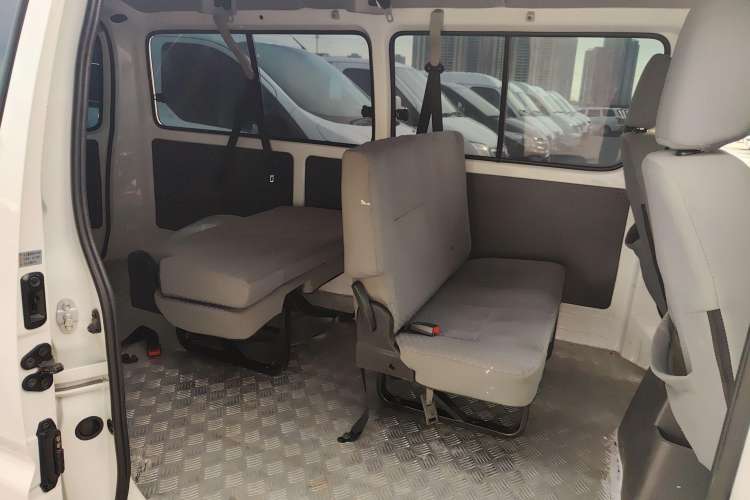 Used Jinbei Hiace King 2021 2.0L City Transport King Series Express Model Standard Top 6-Seater 1TZS Interior 2