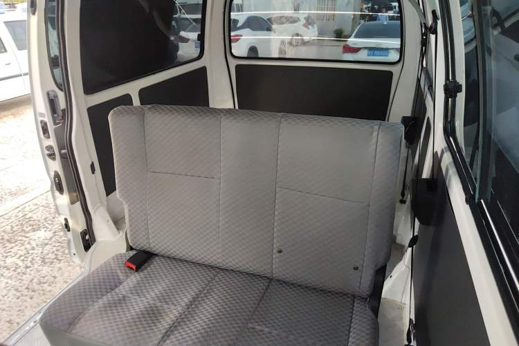 Used Jinbei Hiace King 2021 2.0L City Transport King Series Express Model Standard Top 6-Seater 1TZS Interior 3