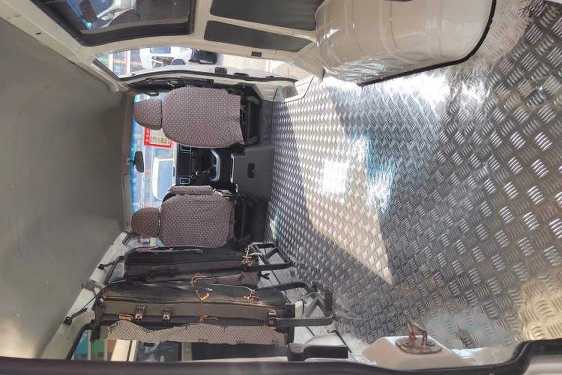 Used Jinbei Hiace King 2021 2.0L City Transport King Series Comfortable High-Roof 6-Seater 1TZS Interior 4