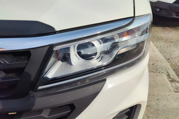 Used Jinbei Hiace King 2021 2.0L City Transport King Series Express Model Standard Top 6-Seater 1TZS Left Front Headlight