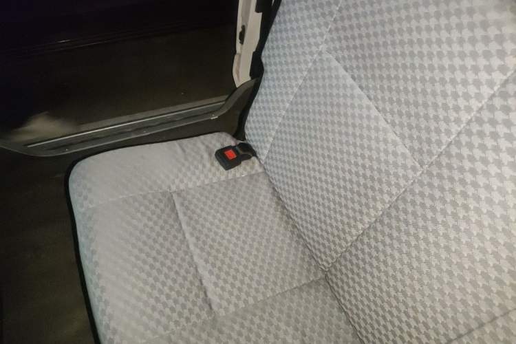 Used Jinbei Hiace King 2021 2.0L City Transport King Series Express Model Standard Top 6-Seater 1TZS Left Rear Seat