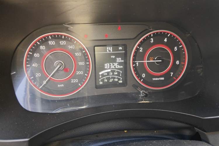 Used Jinbei Hiace King 2021 2.0L City Transport King Series Express Model Standard Top 6-Seater 1TZS Odometer Close Up