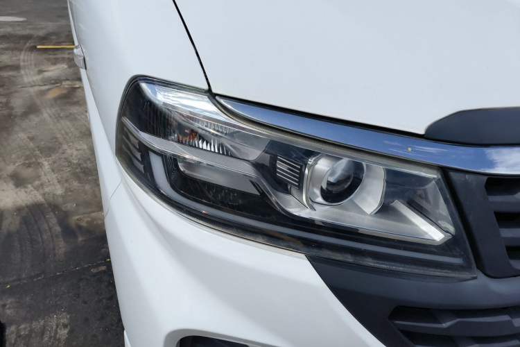 Used Jinbei Hiace King 2021 2.0L City Transport King Series Express Model Standard Top 6-Seater 1TZS Right Front Headlight