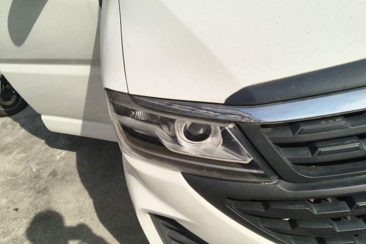 Used Jinbei Hiace King 2021 2.0L City Transport King Series Express Model Standard Top 6-Seater 1TZS Right Front Headlight