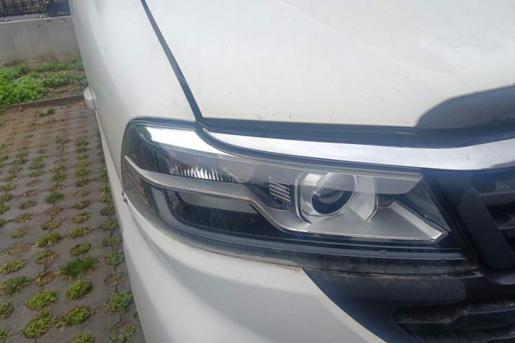 Used Jinbei Hiace King 2021 2.0L City Transport King Series Express Model Standard Top 6-Seater 1TZS Right Front Headlight