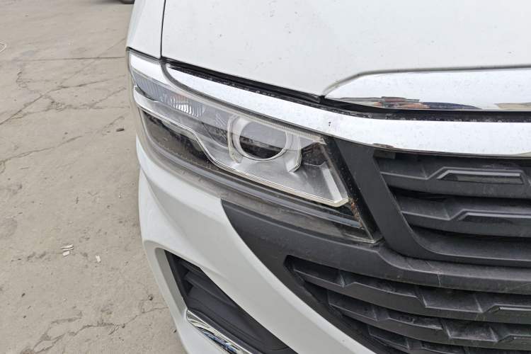 Used Jinbei Hiace King 2021 2.0L City Transport King Series Express Model Standard Top 6-Seater 1TZS Right Front Headlight