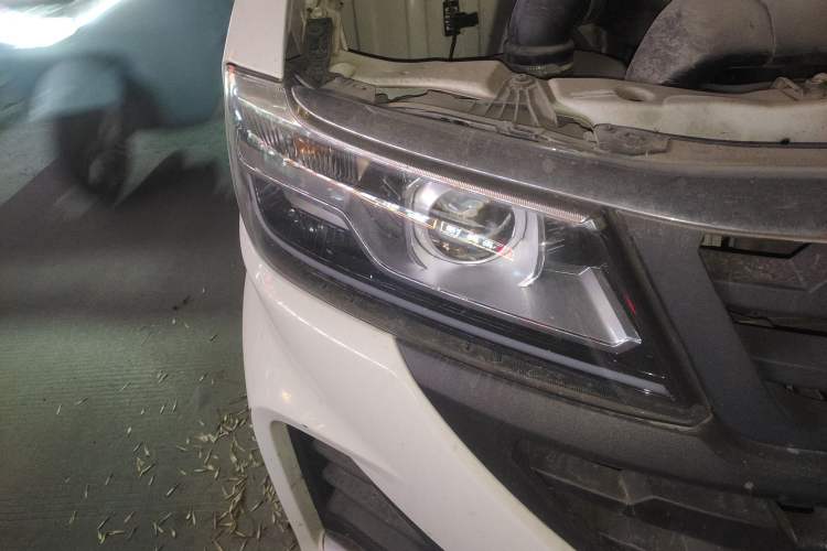 Used Jinbei Hiace King 2021 2.0L City Transport King Series Express Model Standard Top 6-Seater 1TZS Right Front Headlight
