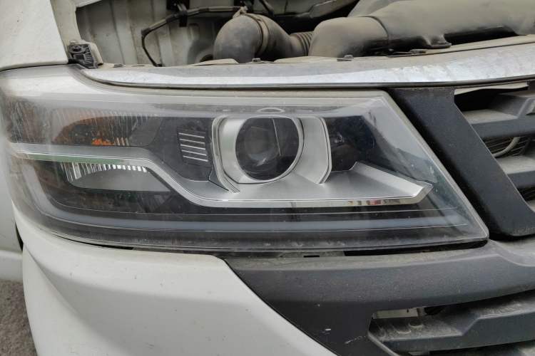 Used Jinbei Hiace King 2021 2.0L City Transport King Series Express Model Standard Top 6-Seater 1TZS Right Front Headlight