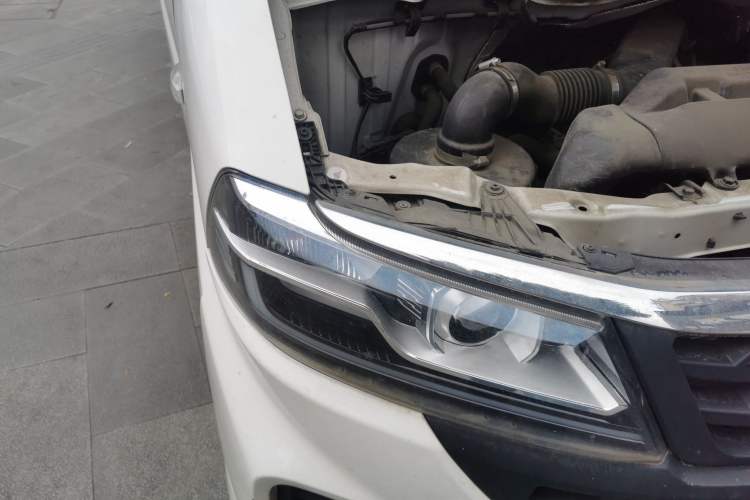 Used Jinbei Hiace King 2021 2.0L City Transport King Series Express Model Standard Top 6-Seater 1TZS Right Front Headlight