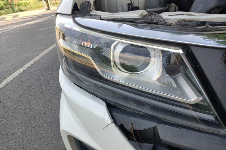 Used Jinbei Hiace King 2021 2.0L City Transport King Series Express Model Standard Top 6-Seater 1TZS Right Front Headlight