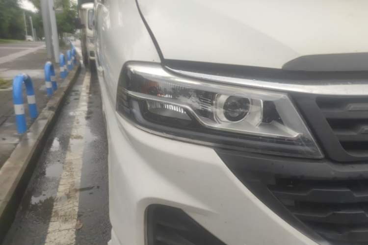 Used Jinbei Hiace King 2021 2.0L City Transport King Series Express Model Standard Top 6-Seater 1TZS Right Front Headlight