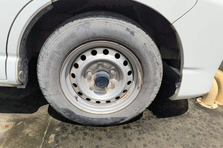 Used Jinbei Hiace King 2021 2.0L City Transport King Series Express Model Standard Top 6-Seater 1TZS Right Front Wheel Hub
