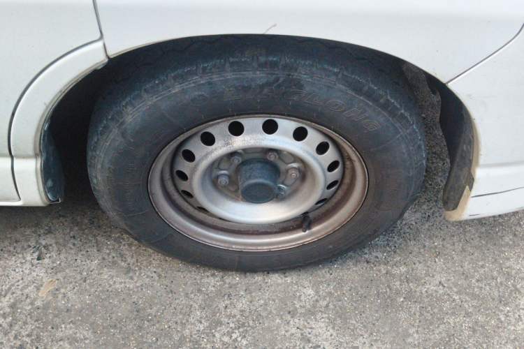 Used Jinbei Hiace King 2021 2.0L City Transport King Series Express Model Standard Top 6-Seater 1TZS Right Front Wheel Hub