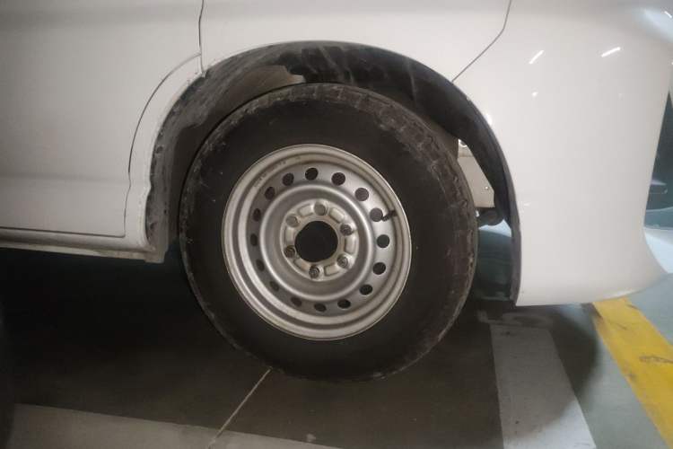 Used Jinbei Hiace King 2021 2.0L City Transport King Series Express Model Standard Top 6-Seater 1TZS Right Front Wheel Hub
