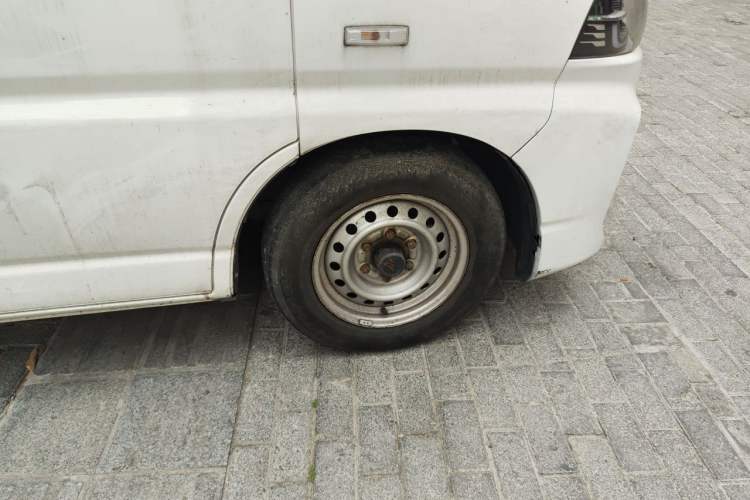 Used Jinbei Hiace King 2021 2.0L City Transport King Series Express Model Standard Top 6-Seater 1TZS Right Front Wheel Hub