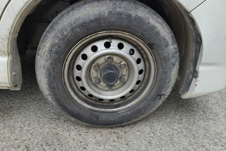 Used Jinbei Hiace King 2021 2.0L City Transport King Series Express Model Standard Top 6-Seater 1TZS Right Front Wheel Hub
