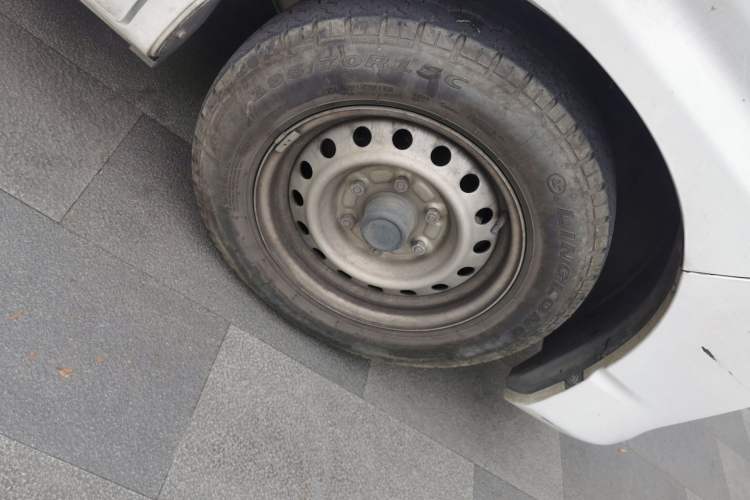 Used Jinbei Hiace King 2021 2.0L City Transport King Series Express Model Standard Top 6-Seater 1TZS Right Front Wheel Hub