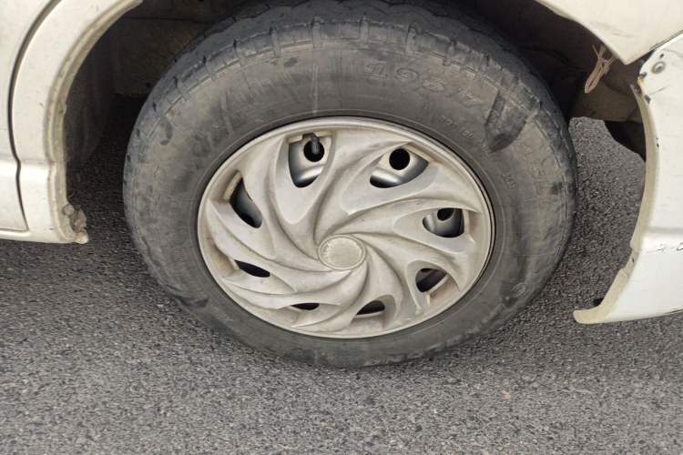 Used Jinbei Hiace King 2021 2.0L City Transport King Series Express Model Standard Top 6-Seater 1TZS Right Front Wheel Hub