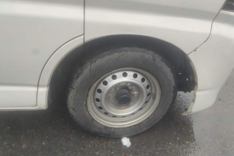 Used Jinbei Hiace King 2021 2.0L City Transport King Series Express Model Standard Top 6-Seater 1TZS Right Front Wheel Hub