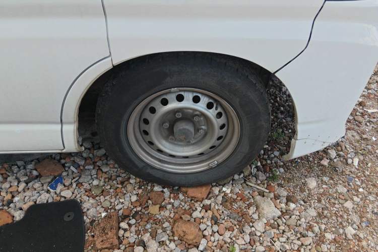 Used Jinbei Hiace King 2021 2.0L City Transport King Series Express Model Standard Top 6-Seater 1TZS Right Front Wheel Hub