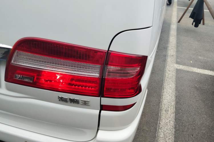 Used Jinbei Hiace King 2021 2.0L Business King Series Enjoyment Version Standard Top 7-Seater 1TZS Right Rear Taillight