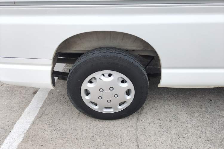 Used Jinbei Hiace King 2021 2.0L City Transport King Series Comfortable High-Roof 6-Seater 1TZS Right Rear Wheel Hub