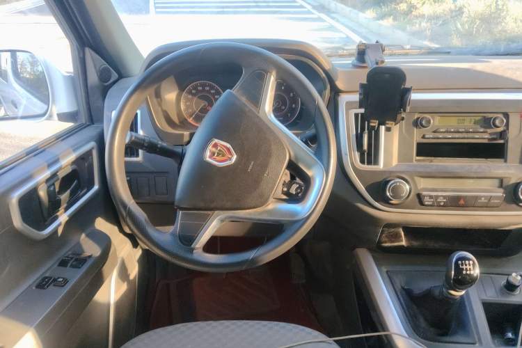 Used Jinbei Hiace King 2021 2.0L City Transport King Series Express Model Standard Top 6-Seater 1TZS Steering Wheel