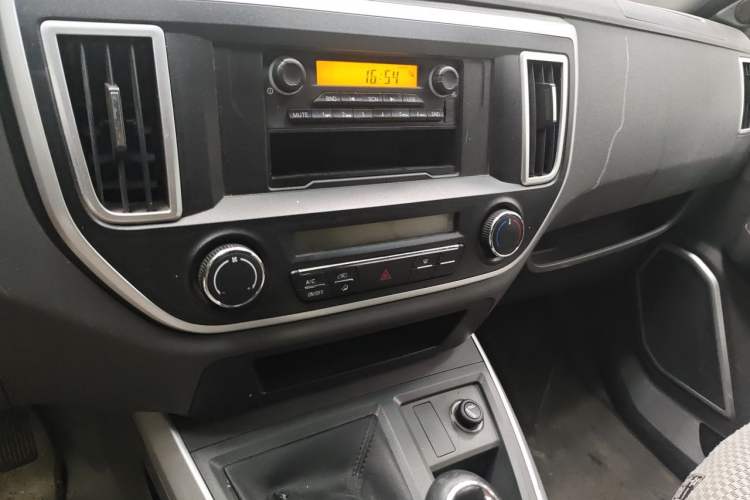 Used Jinbei Hiace King 2021 2.0L City Transport King Series Express Model Standard Top 6-Seater 1TZS Audio And AC Panel