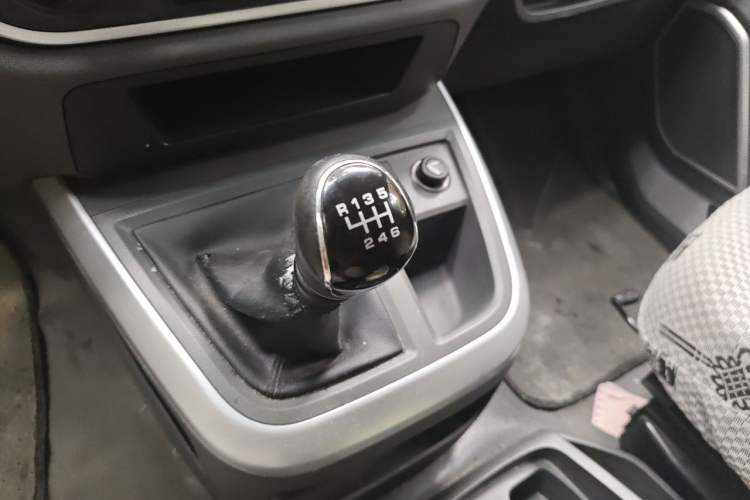 Used Jinbei Hiace King 2021 2.0L City Transport King Series Express Model Standard Top 6-Seater 1TZS Gear Lever