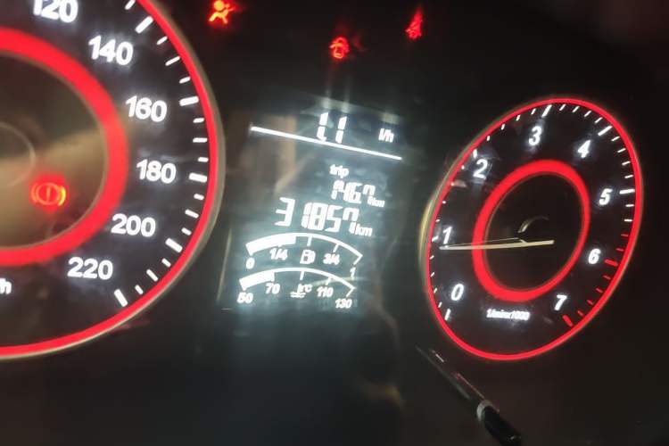 Used Jinbei Hiace King 2021 2.0L City Transport King Series Express Model Standard Top 6-Seater 1TZS Odometer Close Up