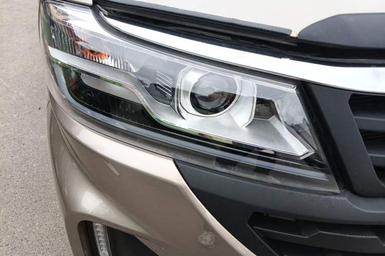 Used Jinbei Hiace King 2021 2.0L Business King Series ZhiXiang High-Roof 7-Seater 1TZS Right Front Headlight