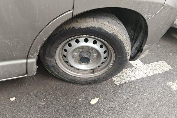 Used Jinbei Hiace King 2021 2.0L City Transport King Series Express Model Standard Top 6-Seater 1TZS Right Front Wheel Hub