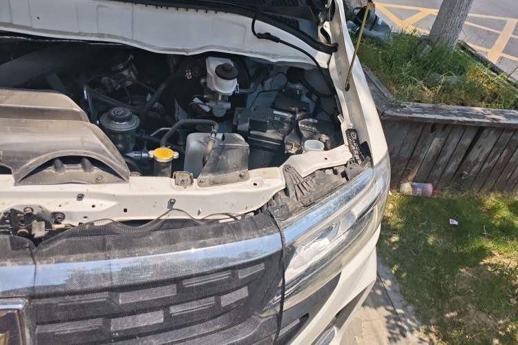Used Jinbei Hiace King  Engine Bay Left