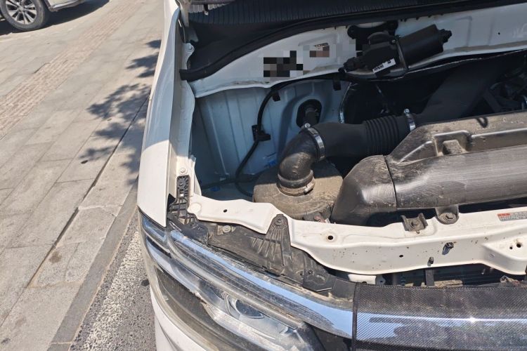 Used Jinbei Hiace King  Engine Bay Right