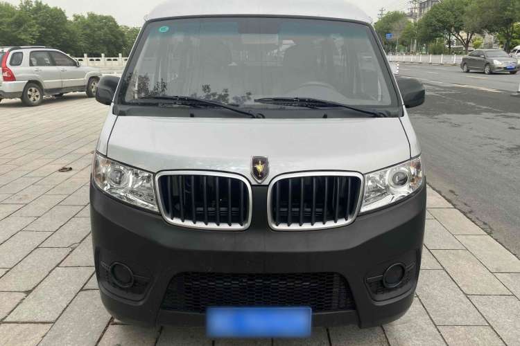 Used Jinbei Hiace X30 2023 1.5L Super-Comfortable Passenger Van 5/6/7-Seater Non-Air-Conditioned Version Model SWC15M Exterior 1
