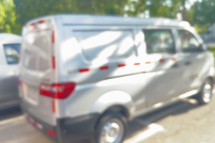 Used Jinbei Hiace X30 2023 1.5L Wealthy Van 2/5-Seater Non-Air-Conditioned Version SWC15M Exterior 3