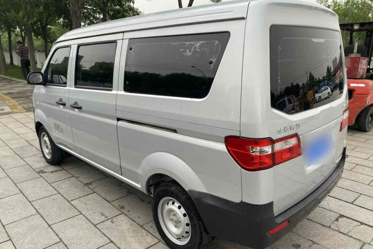 Used Jinbei Hiace X30 2023 1.5L Super-Comfortable Passenger Van 5/6/7-Seater Non-Air-Conditioned Version Model SWC15M Exterior 3