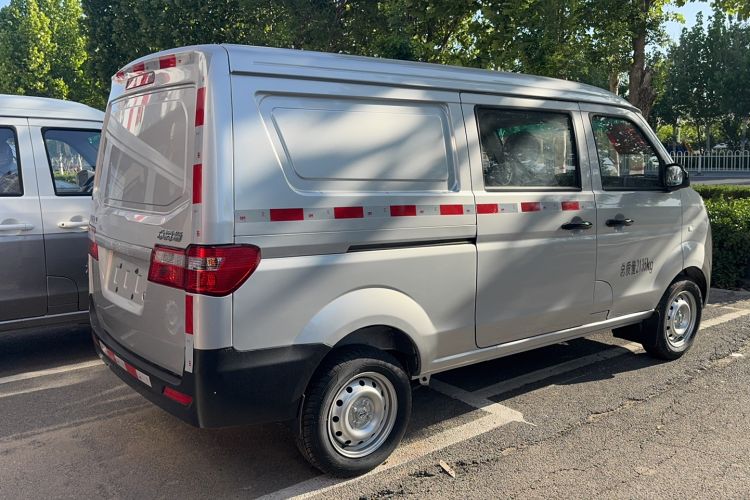 Used Jinbei Hiace X30 2023 1.5L Wealthy Van 2/5-Seater Non-Air-Conditioned Version SWC15M Exterior 4
