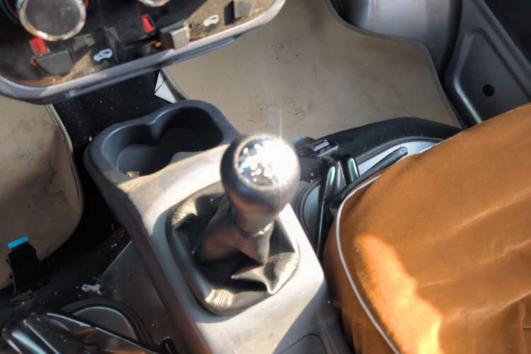 Used Jinbei Hiace X30 2024 1.5L Champion Edition Passenger Vehicle 5/6/7 Seats Gear Lever