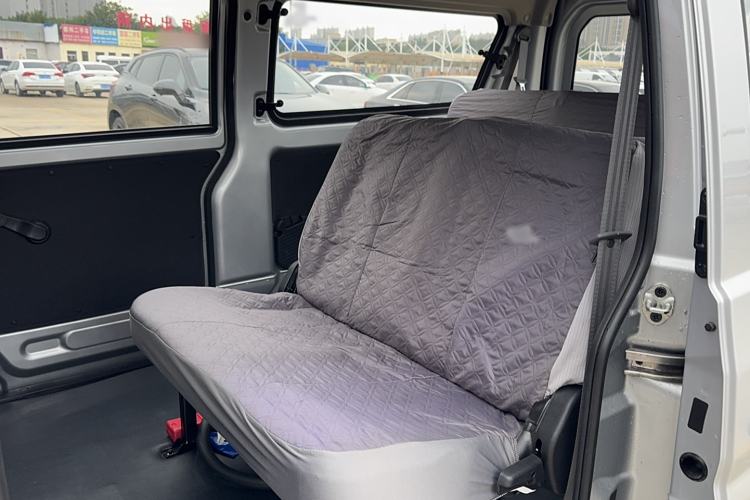 Used Jinbei Hiace X30 2023 1.5L Super-Comfortable Passenger Van 5/6/7-Seater Non-Air-Conditioned Version Model SWC15M Interior 1