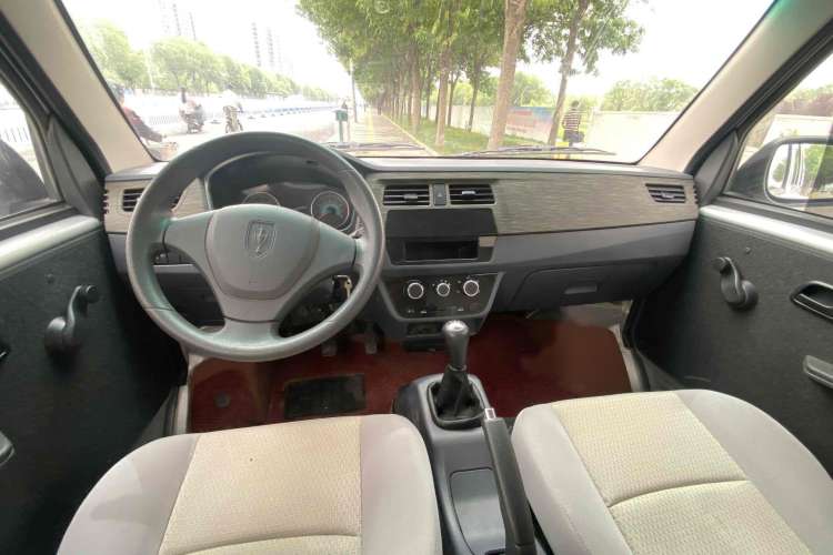 Used Jinbei Hiace X30 2023 1.5L Super-Comfortable Passenger Van 5/6/7-Seater Non-Air-Conditioned Version Model SWC15M Interior 1