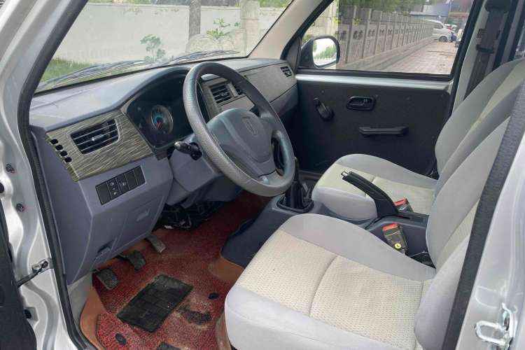 Used Jinbei Hiace X30 2023 1.5L Super-Comfortable Passenger Van 5/6/7-Seater Non-Air-Conditioned Version Model SWC15M Interior 2